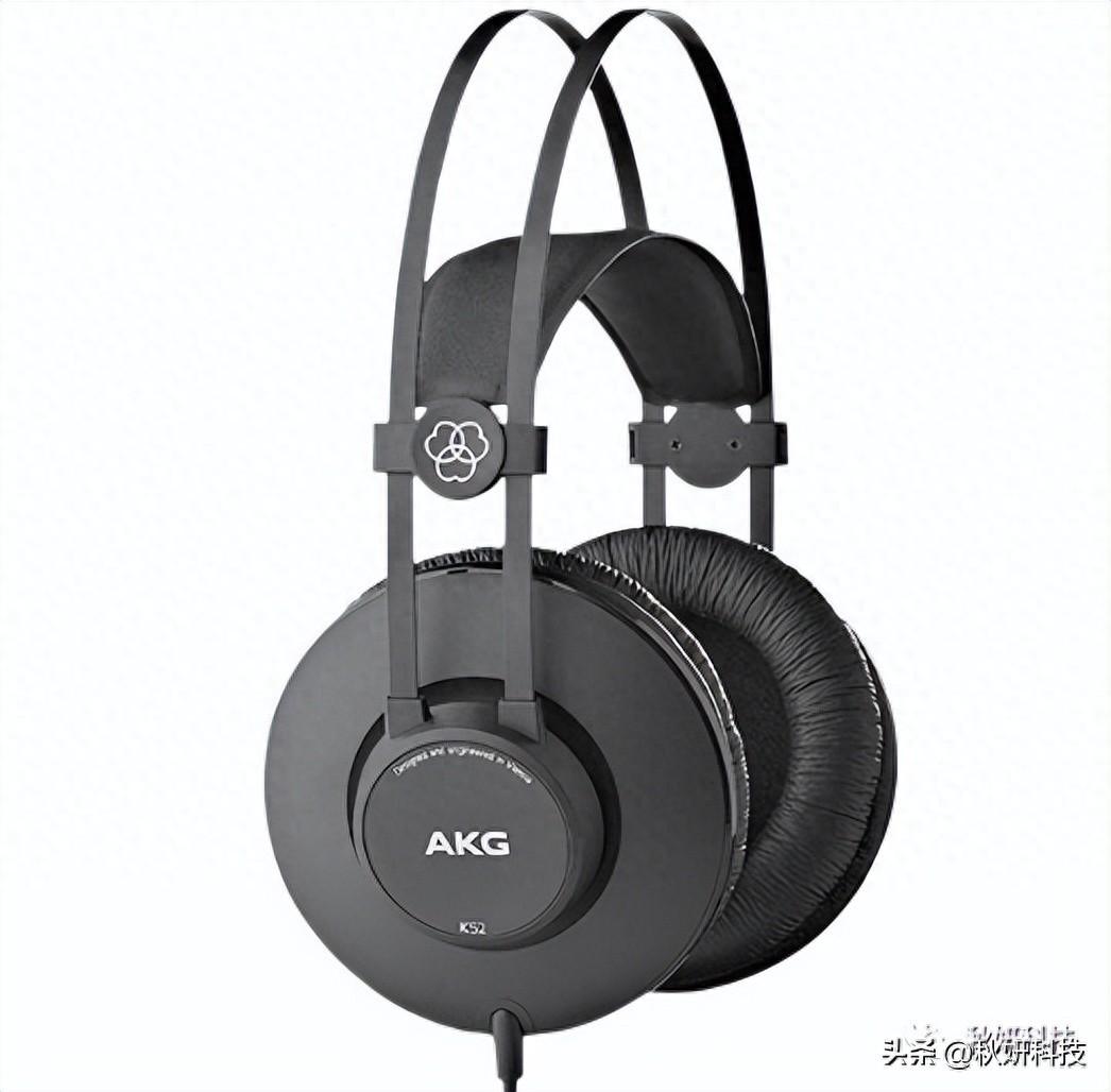 AKG K52.jpg